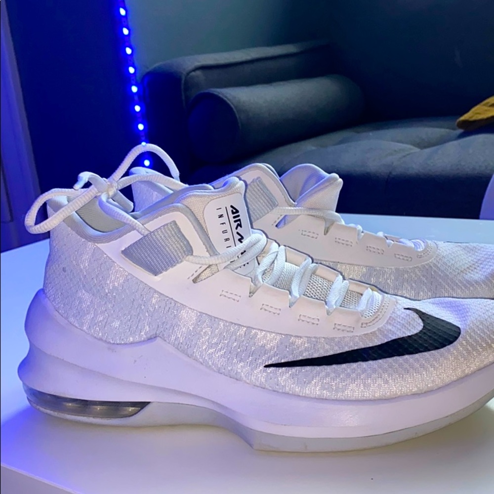 Airmax infuriate basketball shoes